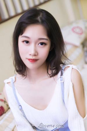 214387 - Xinyi Age: 22 - China