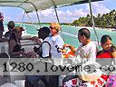 cartagena-women-boat-1104-15