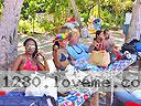 cartagena-women-boat-1104-19